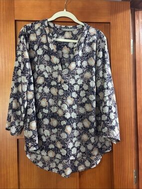Daniel Rainn Navy Floral V‑Neck Tunic with Cream and Tan Blooms